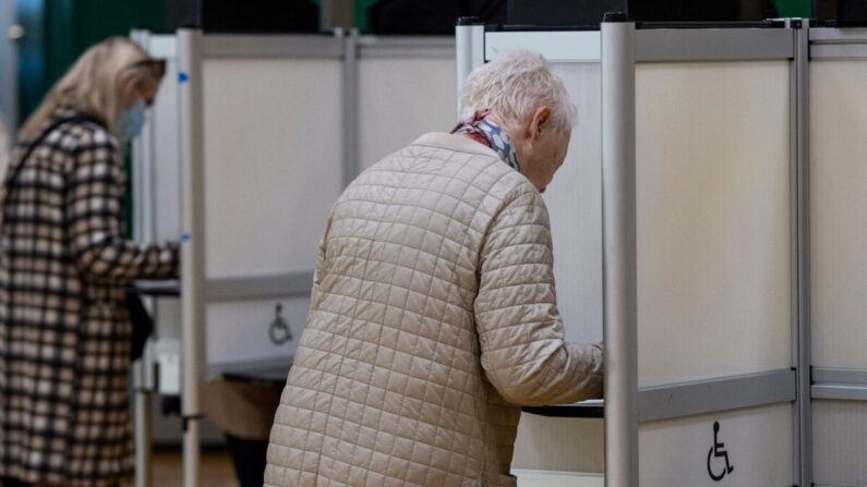 Votes à la Cathedral High School à Boston, Massachusetts, le 8 novembre 2022. (Joseph Prezioso/AFP via Getty Images)