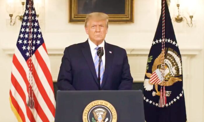 Le président Donald Trump s'exprimant sur une vidéo postée sur Twitter publiée le 7 janvier 2020. (Capture d'écran/@realDonaldTrump)