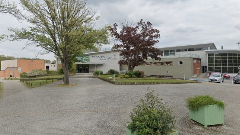 Nolan et Aline vivent dans une tente à deux pas de la piscine Jean-Bouin d'Évreux - Google maps