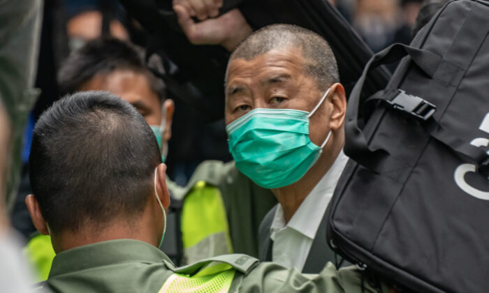 Jimmy Lai, fondateur d'Apple Daily, arrive à la Cour d'appel finale avant une audience de libération sous caution à Hong Kong, le 9 février 2021. (Anthony Kwan/Getty Images)