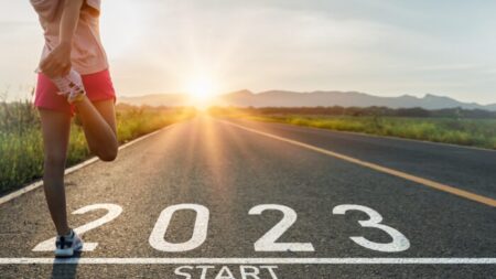 Comment être heureux en 2023 – Faites du sauvetage du monde libre votre résolution du Nouvel An