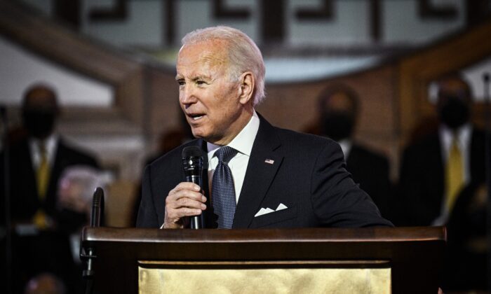 Joe Biden à l'église baptiste Ebenezer à Atlanta, à la veille de la fête nationale en l'honneur de Martin Luther King, le 15 janvier 2023. (Brendan Smialowski/AFP via Getty Images)