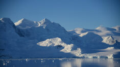 Antarctique: un immense iceberg se détache de la banquise