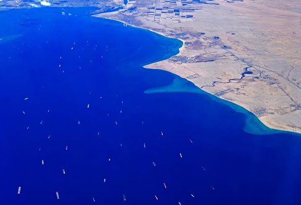 Le canal de Suez à son entrée sud, près de la ville portuaire de Suez sur la mer Rouge. (Photo: MAHMOUD KHALED/AFP via Getty Images)