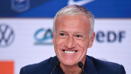 Didier Deschamps rend visite à un jeune footballeur victime d’un malaise cardiaque en plein match