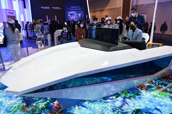 Le CES, salon technologique de Las Vegas et l'un des plus grands salons du monde, a ouvert ses portes mercredi. (Photo: PATRICK T. FALLON/AFP via Getty Images)