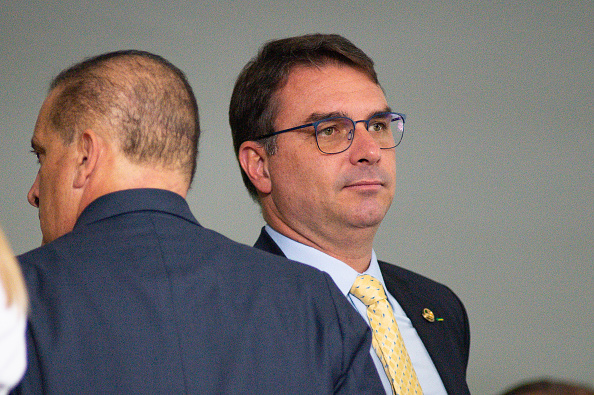 Le sénateur Flávio Bolsonaro, fils du président du Brésil Jair Bolsonaro, le 31 mars 2022 à Brasilia, au Brésil. (Photo : Andressa Anholete/Getty Images)