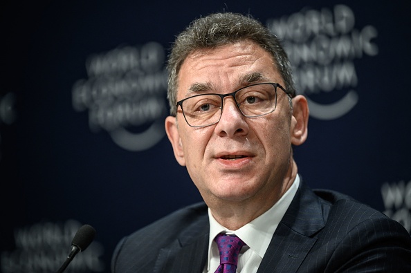 Le PDG du géant pharmaceutique américain Pfizer, Albert Bourla, à Davos, le 25 mai 2022.   (FABRICE COFFRINI/AFP via Getty Images)