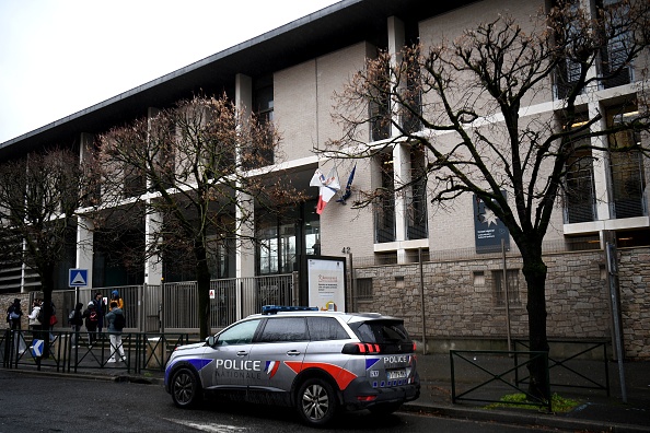 Un adolescent de 16 ans a été mortellement poignardé devant le lycée Guillaume Apollinaire de Thiais le 16 janvier et un autre mineur a été blessé, a indiqué à l'AFP le parquet de Créteil. (Photo : CHRISTOPHE ARCHAMBAULT/AFP via Getty Images)