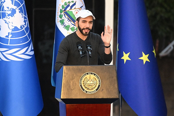 Le président du Salvador Nayib Bukele : "En raison de notre pari, bitcoin, le Salvador allait faire défaut sur le paiement de sa dette avant janvier 2023". (Photo d'illustration : MARVIN RECINOS/AFP via Getty Images)