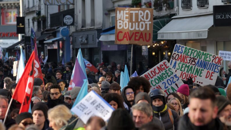 Métro, boulot, caveau
(THOMAS SAMSON/AFP via Getty Images)