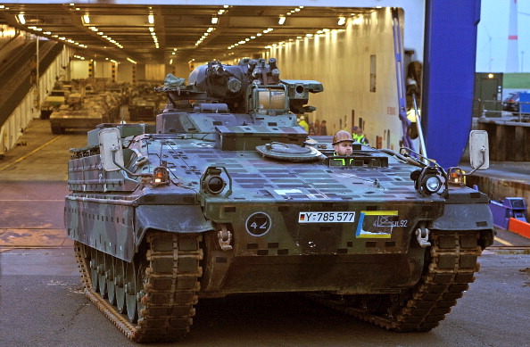 Un véhicule blindé Marder à Emden, en Allemagne. (Photo : David Hecker/Getty Images)