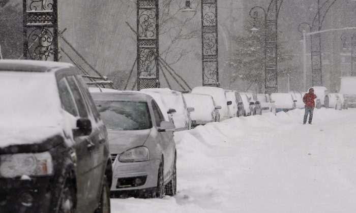 Chutes de neige à Harbin, dans la province du Heilongjiang (nord-est de la Chine), le 18 novembre 2013. (STR/AFP/Getty Images)