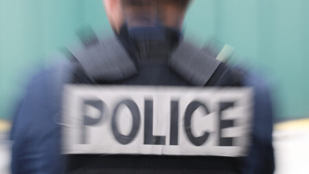 Narbonne: à bord d’une voiture volée et sous bracelet électronique, ils blessent six policiers