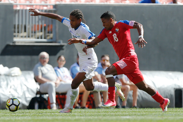 Le martiniquais Jean-Manuel Nedra (G) et le panaméen Miguel Camargo à Cleveland, Ohio.      (Photo : JAY LAPRETE/AFP via Getty Images)