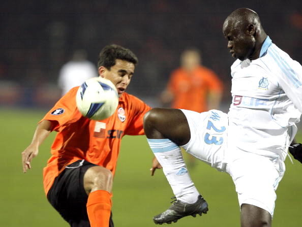 Modeste M'Bami de l'Olympique de Marseille lors du match aller des quarts de finale de la Coupe UEFA entre le FC Shakhtar et l'Olympique de Marseille au RSC Olympiyskiy Stadium le 09 avril 2009 à Donetsk, Ukraine. (Photo : Dmitry Korotayev/Epsilon/Getty Images)