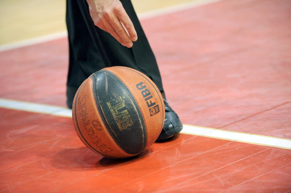 "N'oubliez pas… l'arbitre est un être humain" (Photo : PHILIPPE MERLE/AFP via Getty Images)