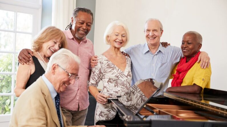 Selon une étude, le chant améliore considérablement l'humeur, le fonctionnement social et la qualité de vie des patients victimes d'une attaque cérébrale. (Shutterstock)