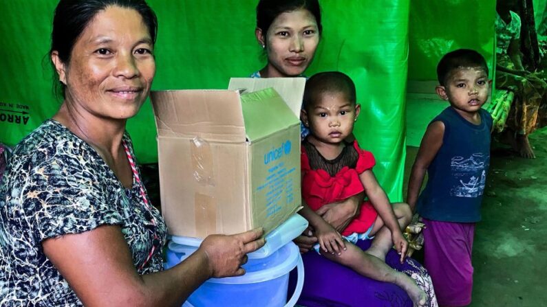 Des familles déplacées par le conflt dans un monastère de l'Etat de Rakhine, au Myanmar. © UNICEF Myanmar