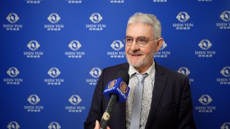 Shen Yun: « une souplesse énorme et une tendresse infinie », témoigne le président de la Mutualité française de Vendée