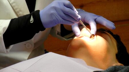 Trappes: détartrage à 8000€, tentatives de corruption et escroqueries, plusieurs dentistes interpellés