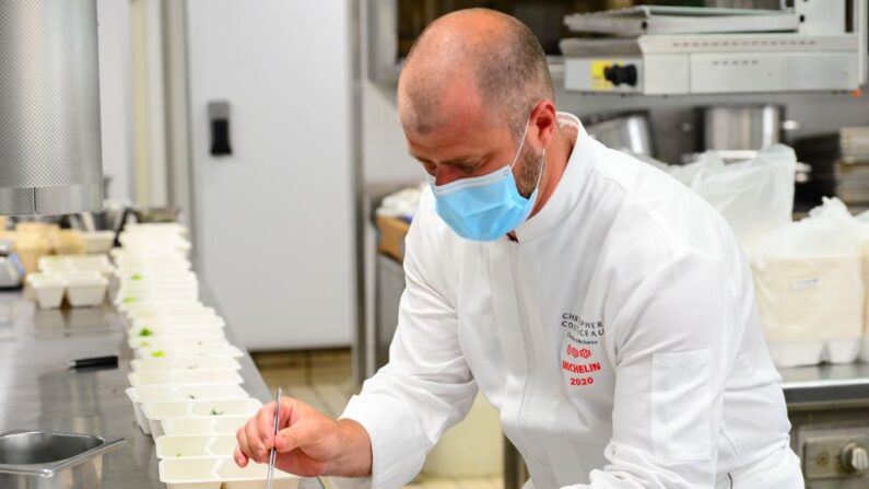 Le chef étoilé Christopher Coutanceau. (Photo by MEHDI FEDOUACH/AFP via Getty Images)