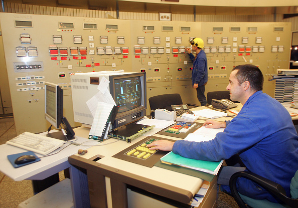 L'usine marémotrice de la Rance exceptionnellement mise à l'arrêt pour faire sortir la baleine. (Photo : ANDRE DURAND/AFP via Getty Images)