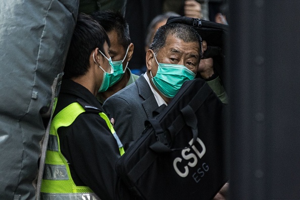 Jimmy Lai embarqué devant la Cour d’appel de Hong Kong. (STR/AFP via Getty Images)