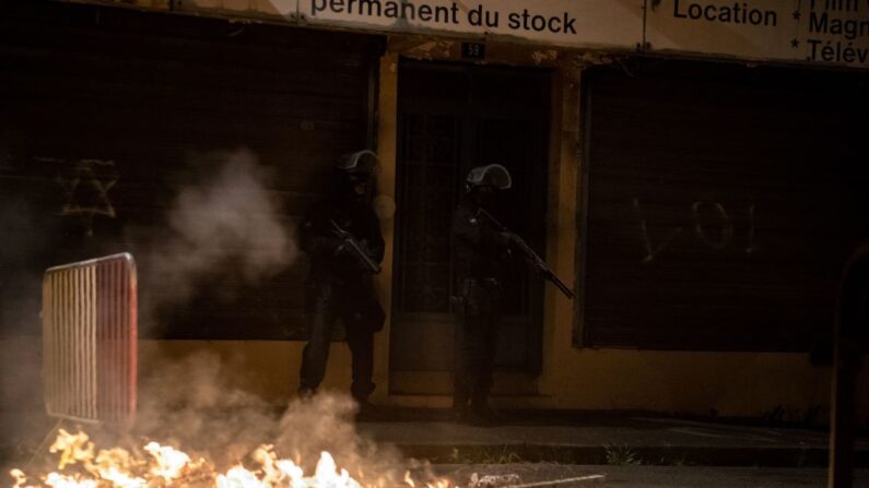 Des heurts, des armes et des blessés, pour la reprise du carnaval 2023. (Photo by ALAIN JOCARD/AFP via Getty Images)