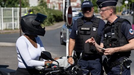 Près de Marseille, les dangers des rodéos urbains expliqués aux lycéens