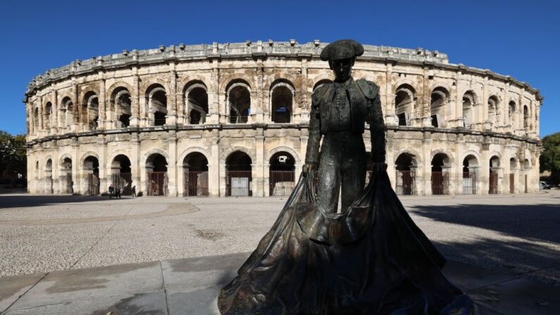 Statue du matador Christian Montcouquiol, devant l'arène de Nîmes. (Photo by PASCAL GUYOT/AFP via Getty Images)