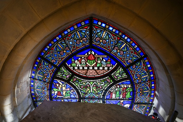 La basilique-cathédrale de Saint-Denis, lieu de sépulture de 43 anciens rois de France, a fait l'objet d'importants travaux de rénovation depuis 1997. (STEPHANE DE SAKUTIN/AFP via Getty Images)