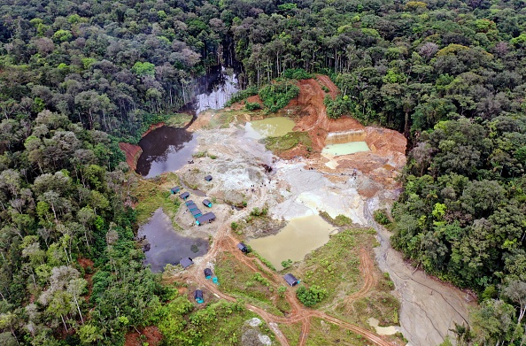 Selon l'ONU, en 2021, l'exploitation minière illégale a dévasté plus de 640 km2 en Colombie. (Photo : DANIEL MUNOZ/AFP via Getty Images)