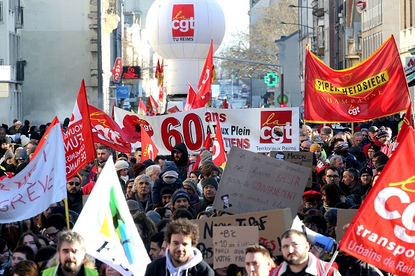 L'intersyndicale a déjà programmé des journées d'action les 16 février et 7 mars, et se prépare à un long bras de fer. (Photo : FRANCOIS NASCIMBENI/AFP via Getty Images)