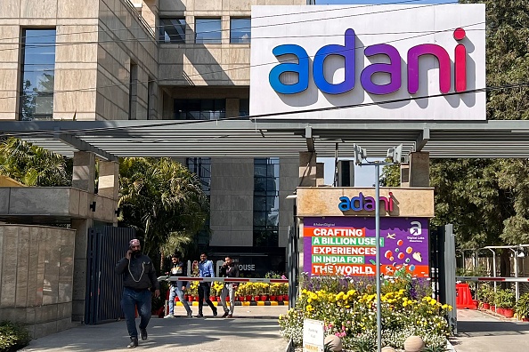 L'entreprise Adani House dans la zone institutionnelle de Gurugram, Inde. (Photo : SAJJAD HUSSAIN/AFP via Getty Images)