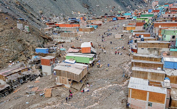 Des coulées de boue ont été causées par de fortes pluies dans la province de Camaná, à l'ouest d'Arequipa, dans le sud du Pérou, le 8 février 2023. (Photo : DIEGO RAMOS/Peruvian National Police/AFP via Getty Images)