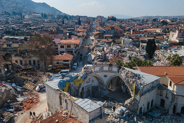 La mosquée Habib-i Neccar détruite dans la ville historique d'Antakya. (YASIN AKGUL/AFP via Getty Images)