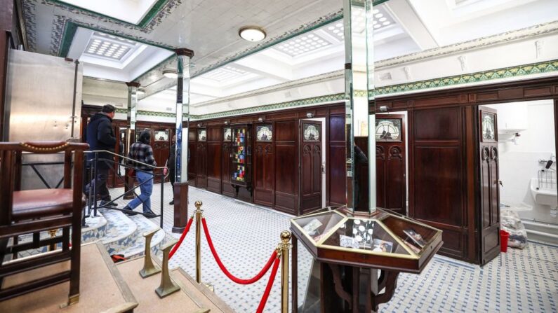 Le Lavatory de la Madeleine à Paris rouvert après douze ans de fermeture. (Photo par ANNE-CHRISTINE POUJOULAT/AFP via Getty Images)