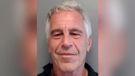 Dépôt de plainte: une vingtaine de femmes victimes de Jeffrey Epstein ont été payées via des comptes JPMorgan