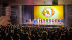 Un professeur coréen voit Shen Yun et affirme que la compassion nous conduira vers un monde nouveau