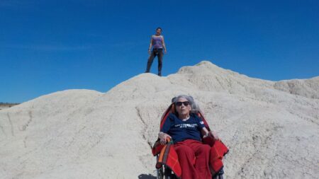 Une mamie de 101 ans part en road trip avec sa petite fille, après avoir quitté son Ehpad