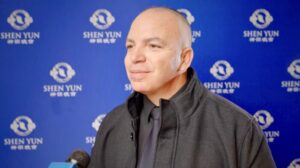 Un musicien après avoir vu Shen Yun: «La musique est un pouvoir que les êtres divins nous ont donné»