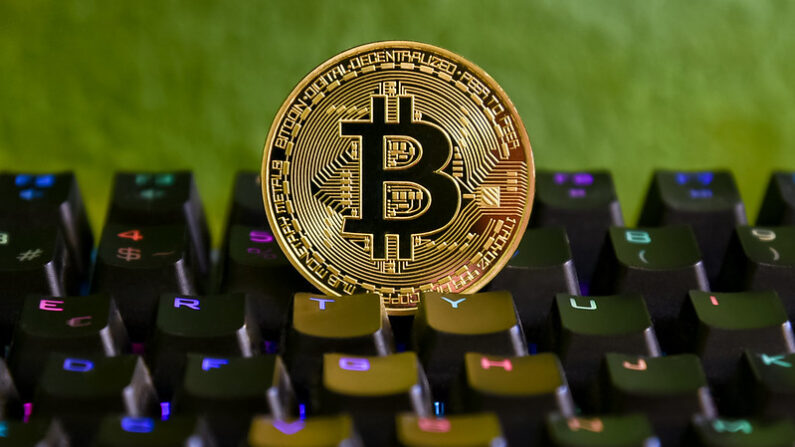 Depuis le 10 mars, le cours du bitcoin a grimpé des 30 %.
Jorge Franganillo/Flickr, CC BY-SA