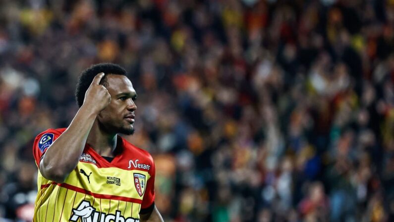 Loïs Openda célébrant un but. Avec un Loïs Openda retrouvé, Lens peut rêver de Ligue des champions. (Photo by SAMEER AL-DOUMY/AFP via Getty Images)