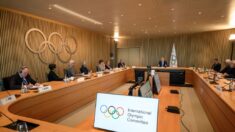 Le CIO ouvre aux Russes la porte des compétitions, pas encore des JO-2024