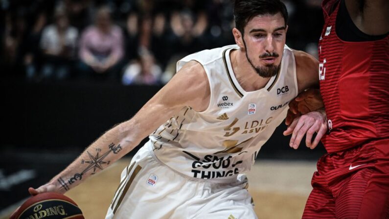 Nando De Colo, meneur de Villeurbanne. (Photo by JEAN-PHILIPPE KSIAZEK/AFP via Getty Images)