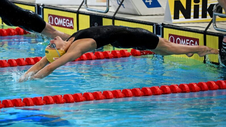 L'Australienne Kaylee McKeown, qui compte trois médailles d'or olympiques, s'est emparée vendredi à Sydney du record du monde du 200 m dos.(Photo by WILLIAM WEST/AFP via Getty Images)