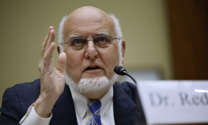 Le Dr Robert Redfield, ancien directeur des Centres américains de contrôle et de prévention des maladies, devant le Congrès, le 8 mars 2023. (Chip Somodevilla/Getty Images)