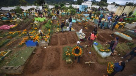 Au Guatemala, des autochtones enterrent 59 victimes «indirectes» de la guerre civile