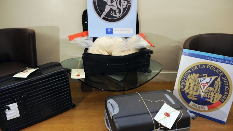 La drogue venue d’Amérique latine sortait de l’aéroport de Roissy dans de simples valises. (Photo d'illustration, BERTRAND GUAY/AFP via Getty Images)